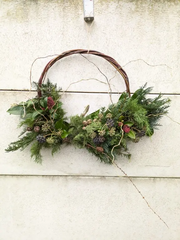 ecologische-kerstkrans-wilgenbasis.webp